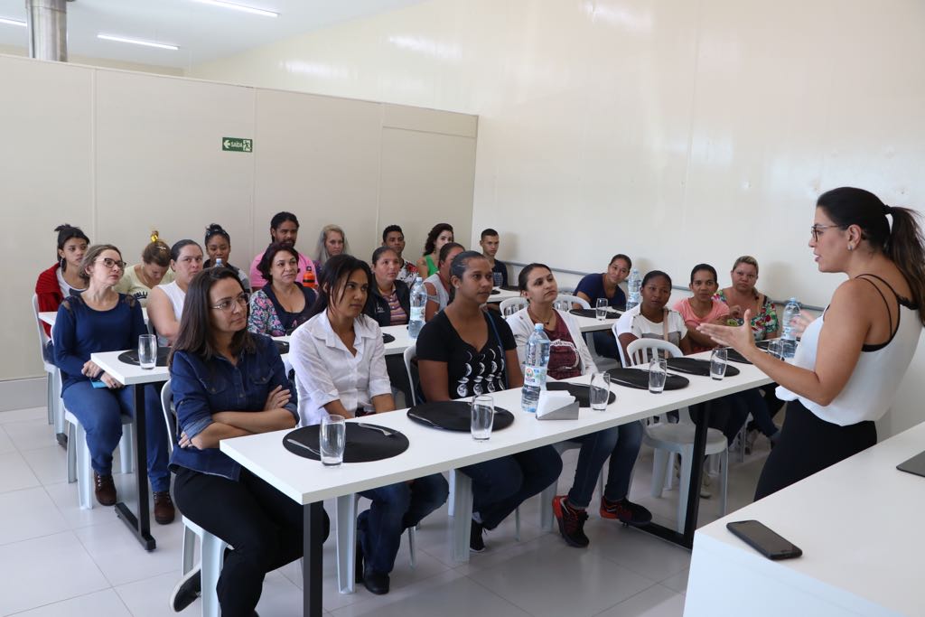Alunos da Escola de Cozinha da Ceasa participam de aula-show com a Gastronomia USF 