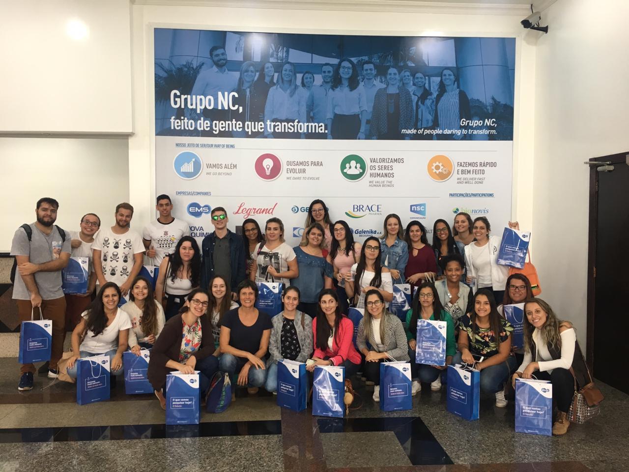 Alunos do Curso de Farmácia do Câmpus Bragança Paulista visitam empresa farmacêutica 