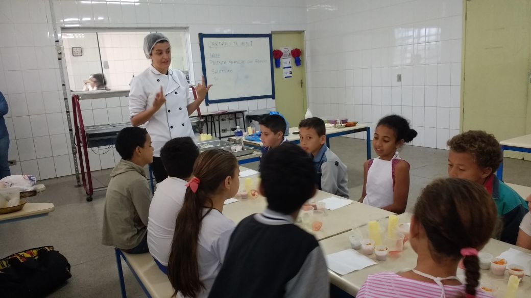 Aluna de Pedagogia desenvolve projeto de cozinha experimental 