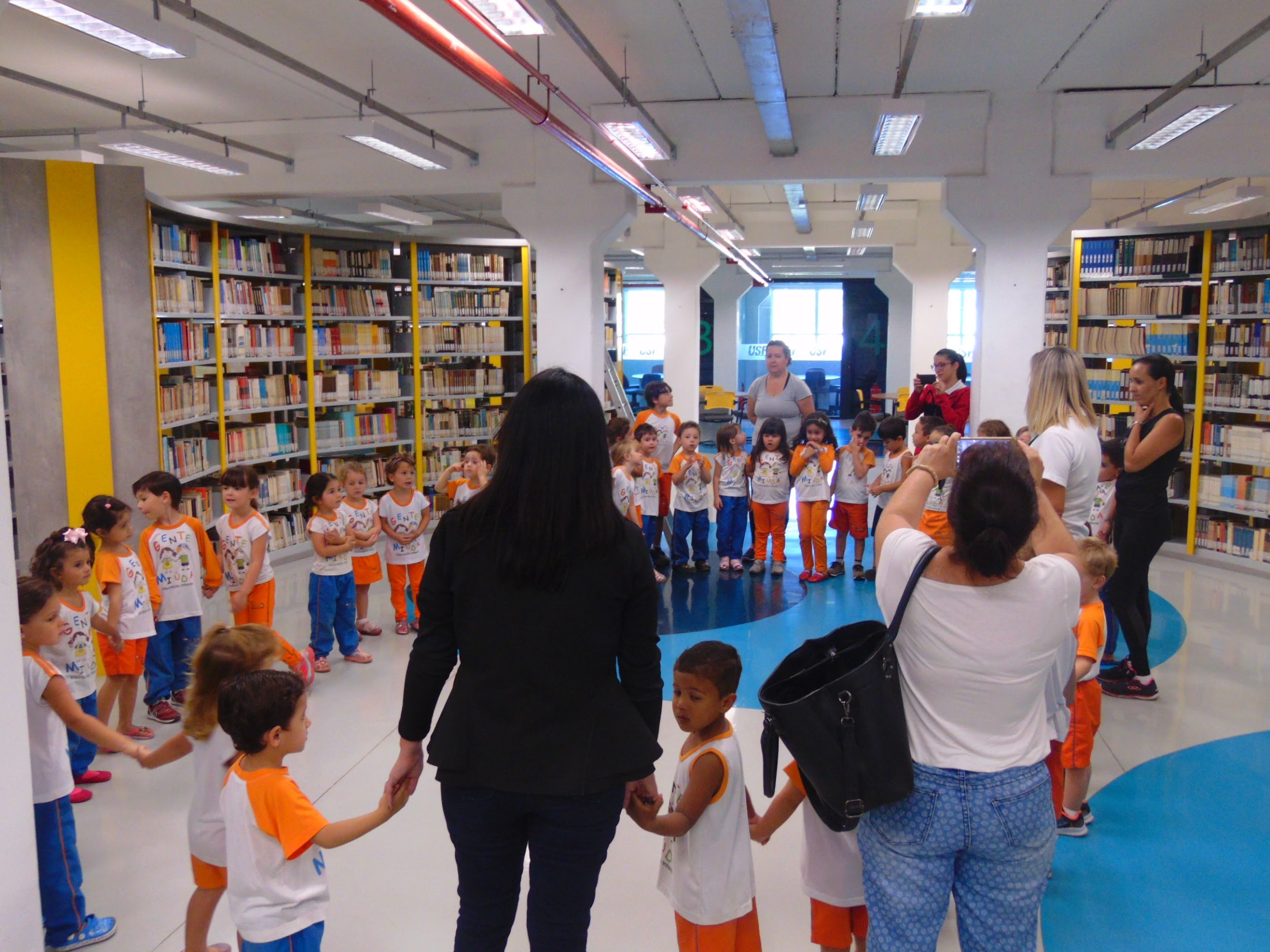 Escola Gente Miúda visita a Biblioteca Santa Clara em Comemoração ao Dia Nacional do Livro Infantil 