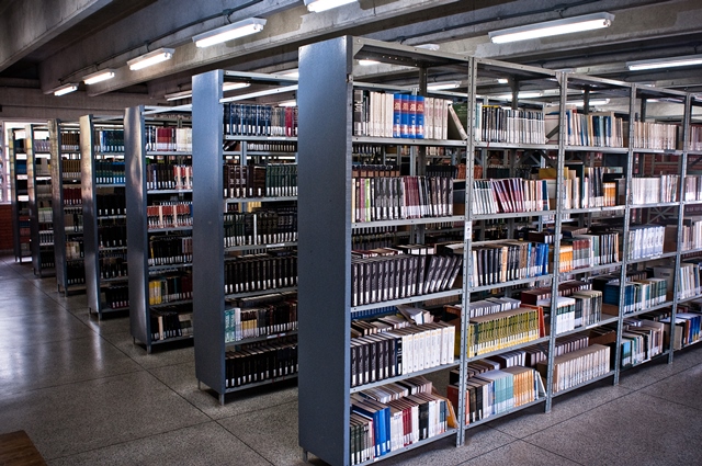 Biblioteca da USF Bragança possui mais de 55 mil títulos