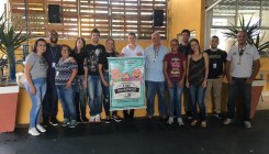 Estudantes de Farmácia entregam fraldas no Asilo São Vicente de Paulo