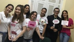 Alunos de Farmácia promovem ação no Outubro Rosa