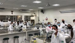 Engenharia Agronômica realiza sua primeira aula em laboratório 