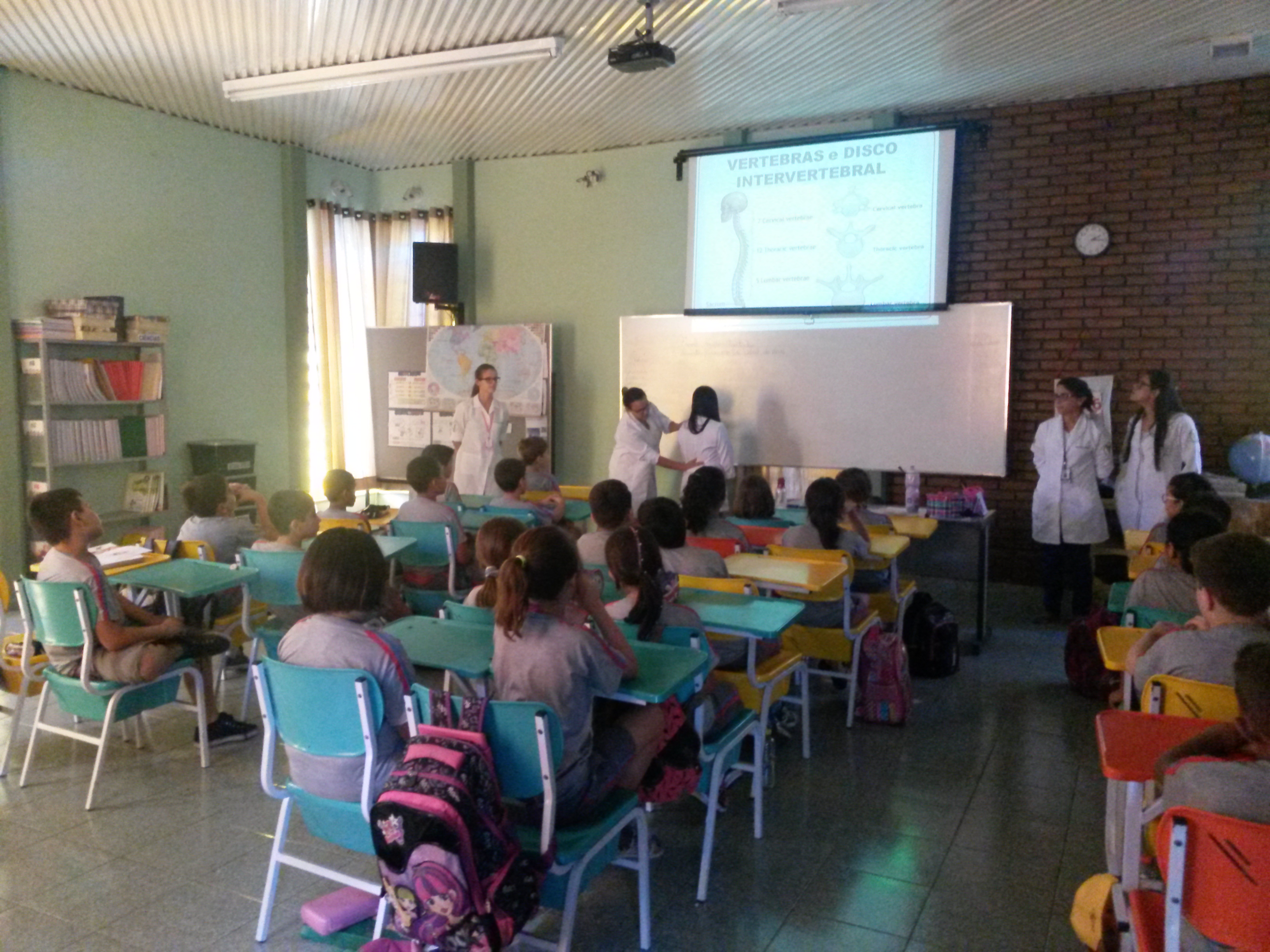 Alunos do Curso de Fisioterapia realizam palestra de Orientação Postural em escolas de Bragança Paulista