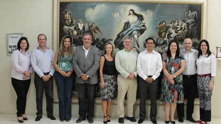 USF recebe visita do diretor de programas internacionais do Siena College 