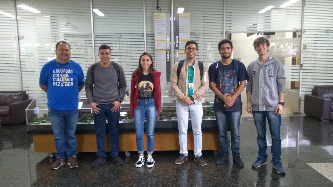 Alunos das engenharias visitam sede do INPE em São José dos Campos 