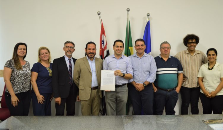 Prefeitura e USF firmam convênio para ampliar atendimento no SUS de Itatiba