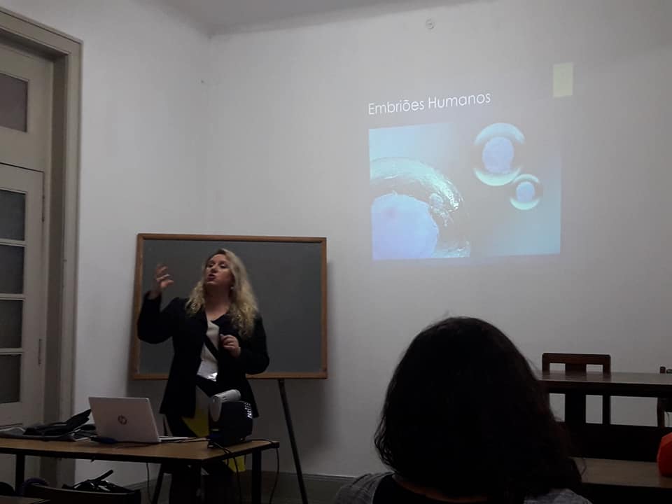 Professora apresenta trabalho de Iniciação Científica em Portugal 