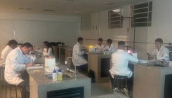 Estudantes do Curso de Engenharia Agronômica realizam aula prática no Laboratório Multidisciplinar II