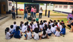 Estudantes de Enfermagem realizam ação de combate à dengue em escola