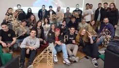 Estudantes de Engenharia participam de VI Desafio de Guindastes em Palitos de Madeira